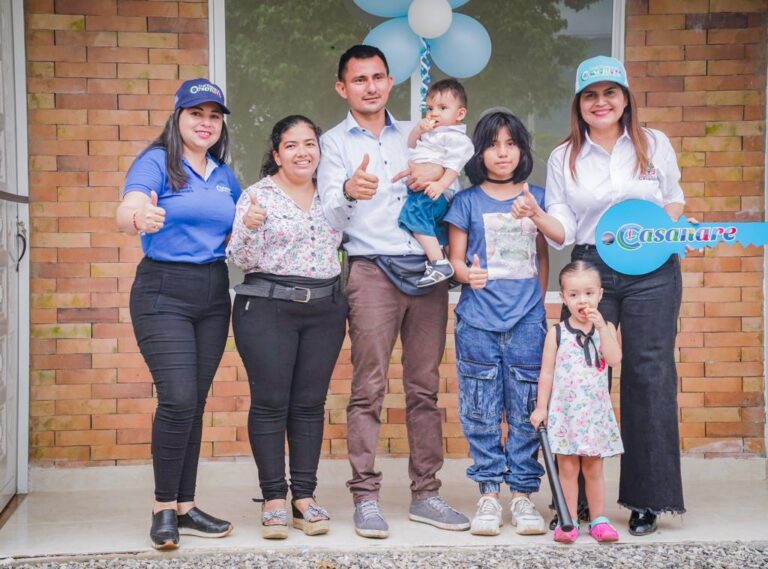 Maratónica jornada de entrega de viviendas