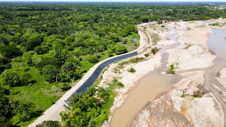 Se construye un Dique de 3 km sobre el río Pauto (4)