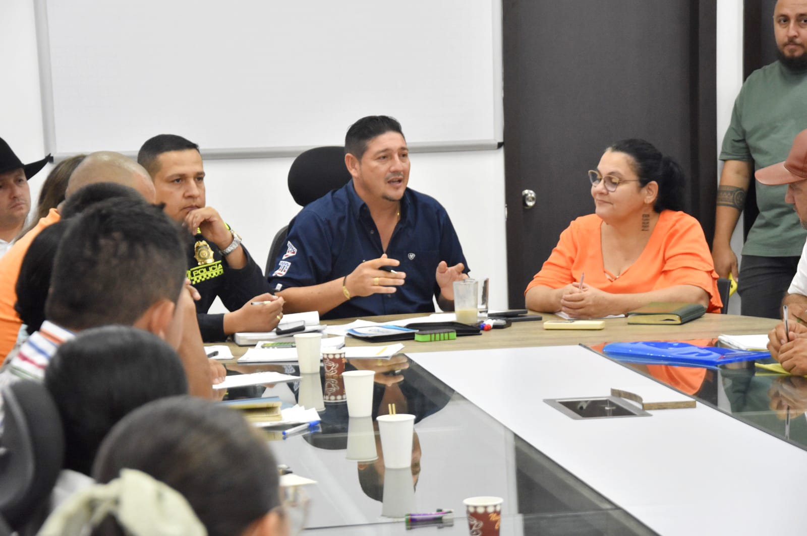 Gobernador Salomón Sanabria, comprometido con las comunidades rurales de Aguazul (4)