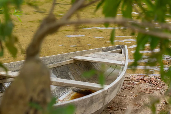 depositphotos_14005455-stock-photo-small-rowing-boat-on-the