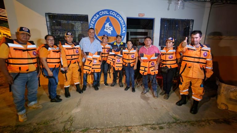 Gobernación dotó a socorristas de la Defensa Civil de Orocué, con chalecos salvavidas (3)