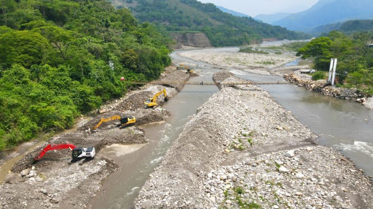 Al Cravo Sur se le están canalizando sus aguas, para mitigar socavación en La Guamalera (2)