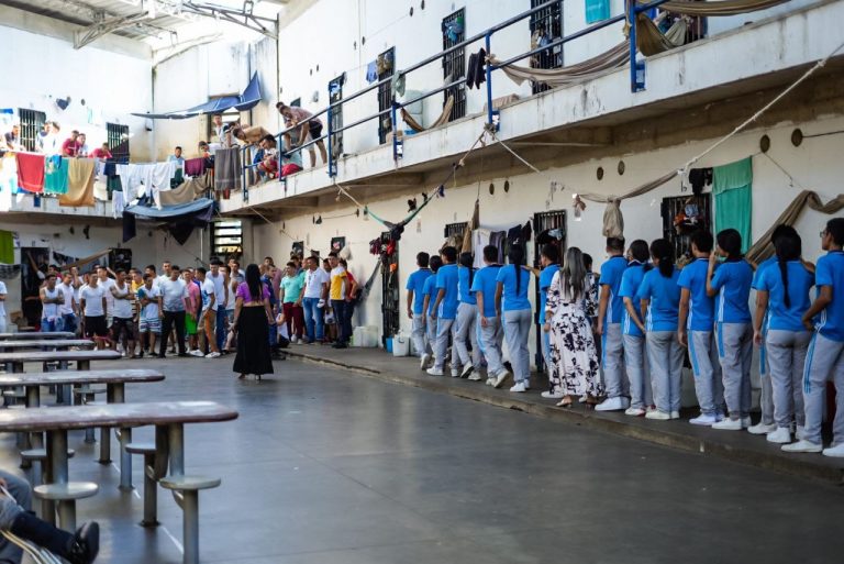 Visita Estudiantes Gimnasio Comfacasanare a Cárcel la Guafilla.......